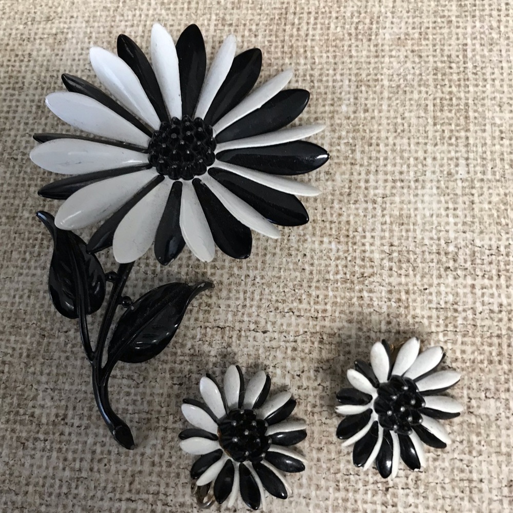 Vintage Black and White Metal Flower Brooch and Earrings Set